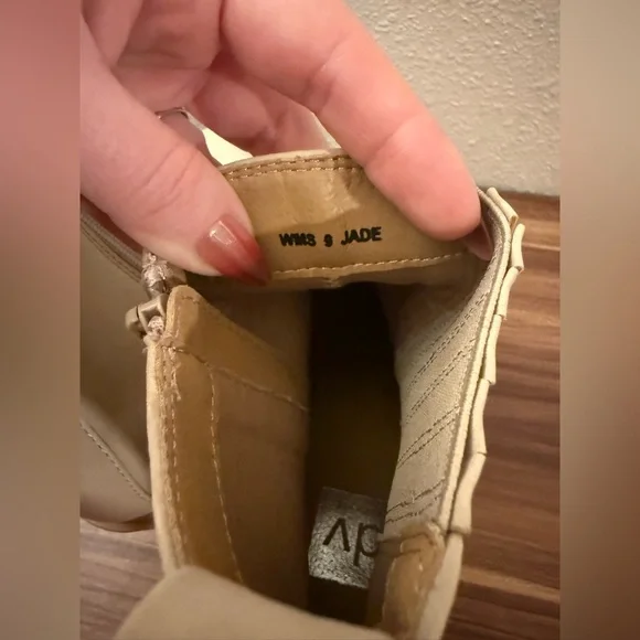 DV BY DOLCE VITA JADE CHELSEA BOOT 9 - Picture 5 of 6